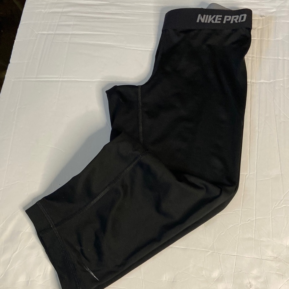 Nike Pro capris